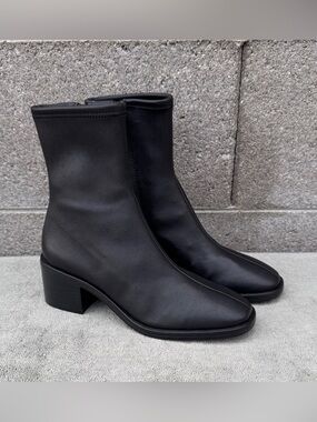 LOEFFLER RANDALL  Roxy Bootie Black Leather Size 5.5